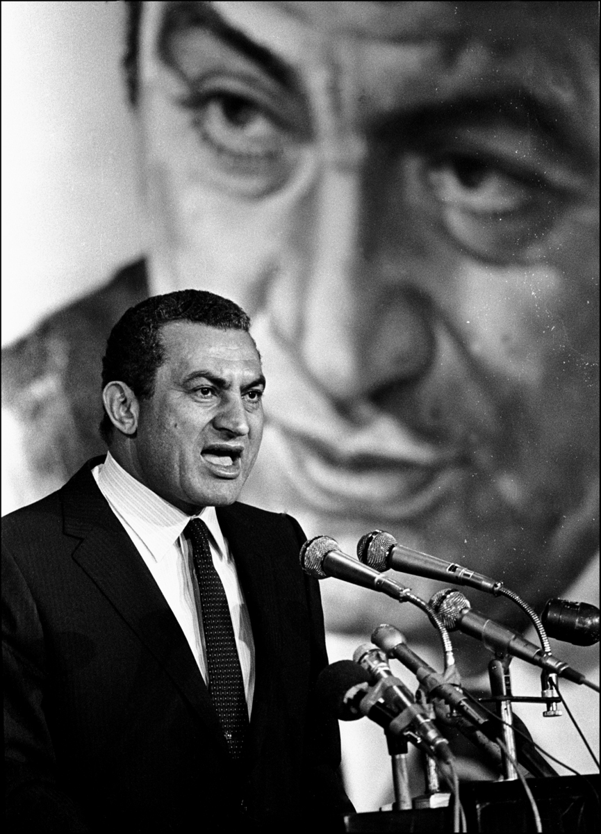Egyptian President Hosni Mubarak gives a speech in Cairo, 1982. : Sadat-Mubarak 1978-1981 : BILL FOLEY 