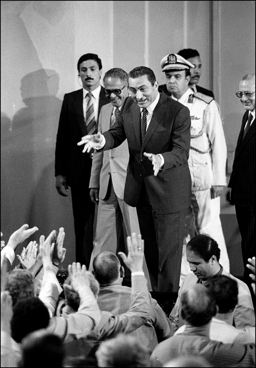 Now President, Hosni Mubarak greets member of the NDP, political party, Cairo 1981. : Sadat-Mubarak 1978-1981 : BILL FOLEY 