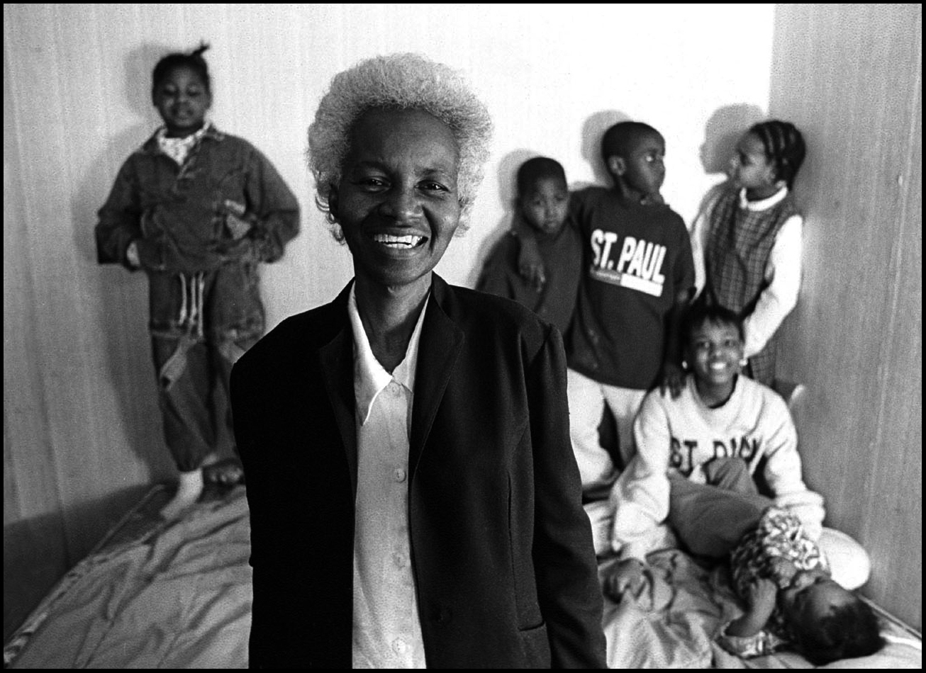 Grandmother and her grandchildren. 1997. : Carmel Hill Harlem NYC 1995-2000 : BILL FOLEY 