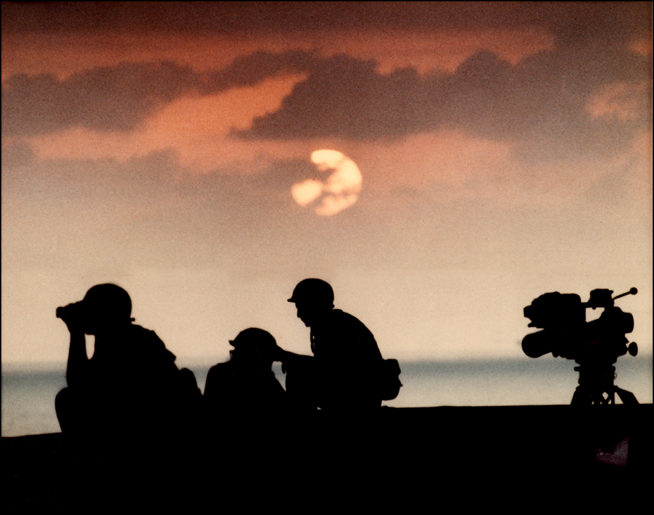 US Marines observe the area around Marine Base at Beirut Airport. 1982 : USMC in Beirut 1982-1983 : BILL FOLEY 