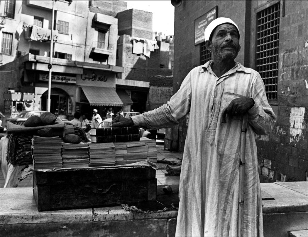 Blind Bookseller, downtown Cairo 1980 : Egypt 1978-2018 : BILL FOLEY 