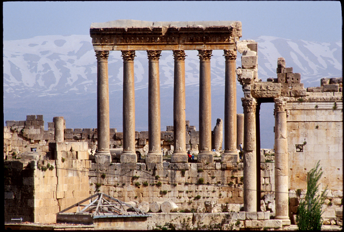 Baalbek, Lebanon. Roman ruins in Baalbeck, Bequaa Valley, Lebanon 1993. : Lebanon 1981-2008 : BILL FOLEY 