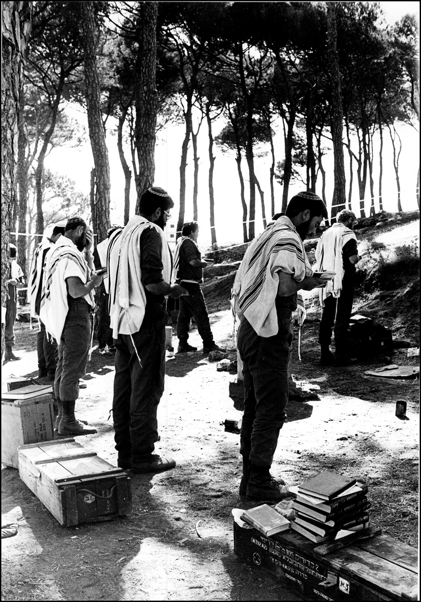 Prayers,Israeli soldiers pray near Aley, Lebanon during invasion 1982. : Lebanon 1981-2008 : BILL FOLEY 