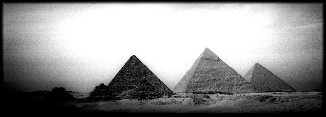 Pyramids, Giza Plateau, Cairo 2002 : Egypt 1978-2018 : BILL FOLEY 