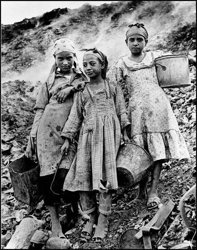 Collecting to recycle, Zabbeline, Cairo 1979.
 : Portraits  : BILL FOLEY 